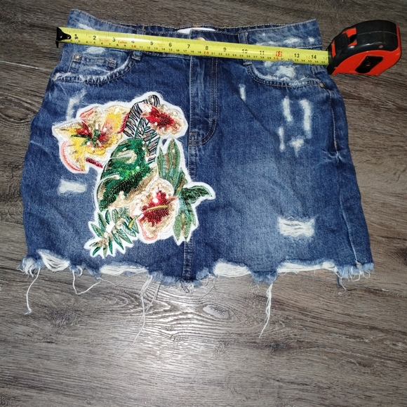 Zara Embroidered Sequin Detail Skirt - Picture 2 of 4